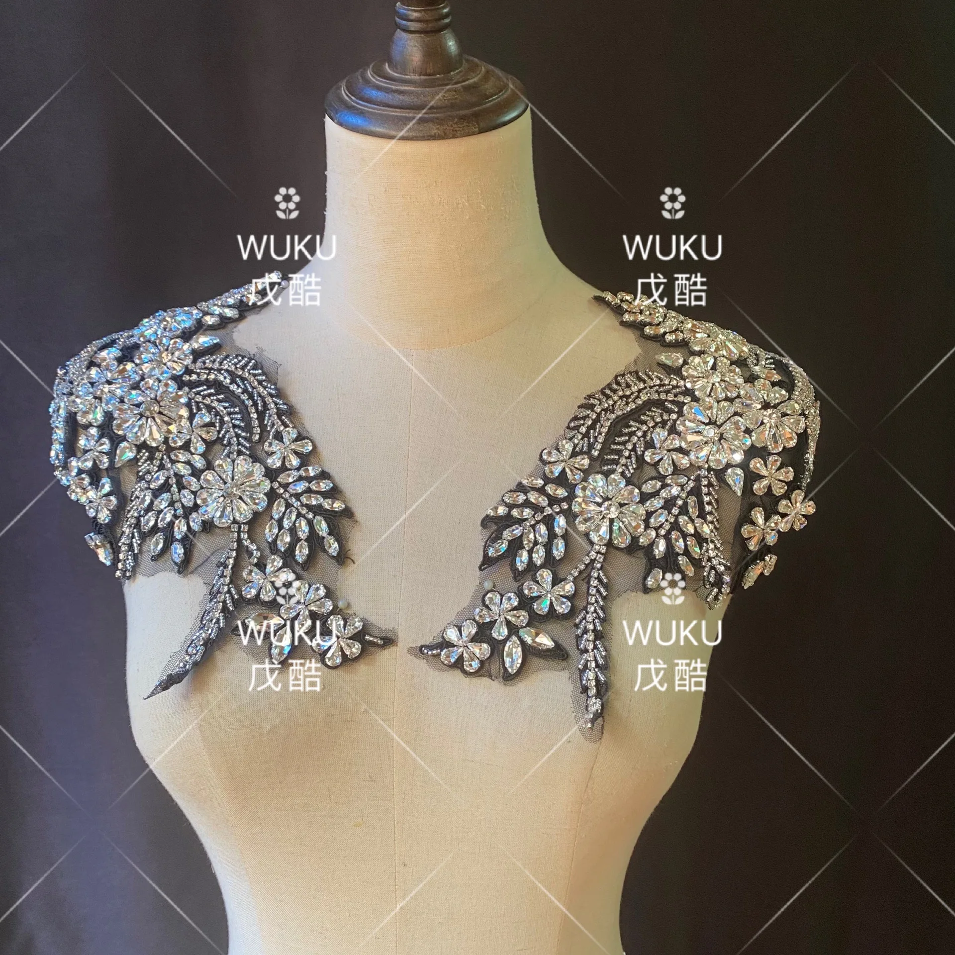 Аппликация из хрустального кружева с черным кружевом