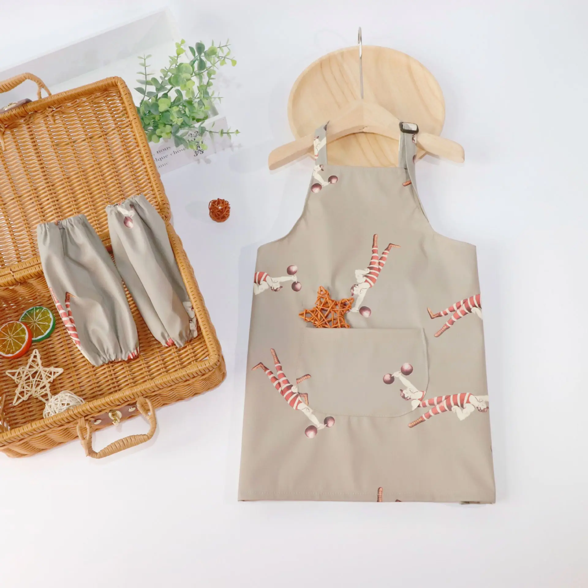 China wholesale Customised Good Quality Waterproof  kids painting apron Or Promotion Cartoon Apron baking set