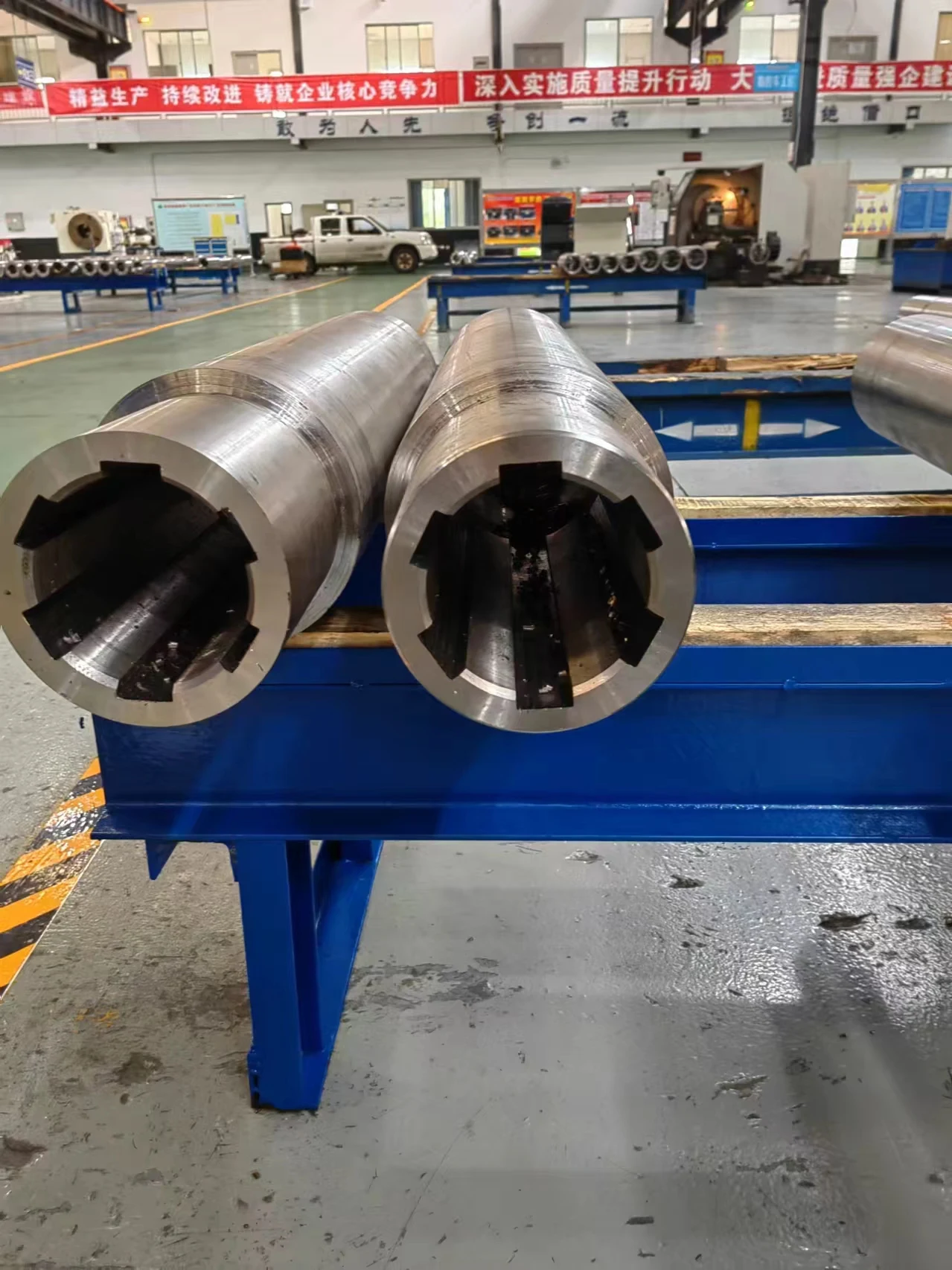 Инструмент для снижения ударов и вибраций бурения на месторождениях гидравлические амортизирующие Подводные устройства с радиальным осевым направлением