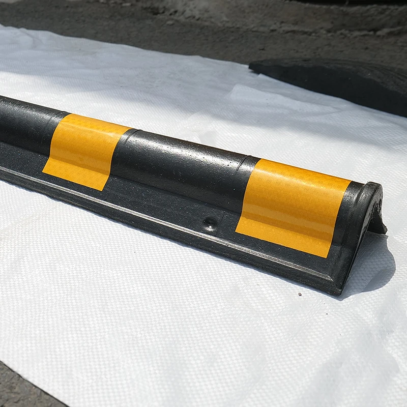 Luchai Direct Selling 1200*100*10mm Reflective Yellow Stripes Parking Wall Angle Rubber Protector Edge Corner Guards