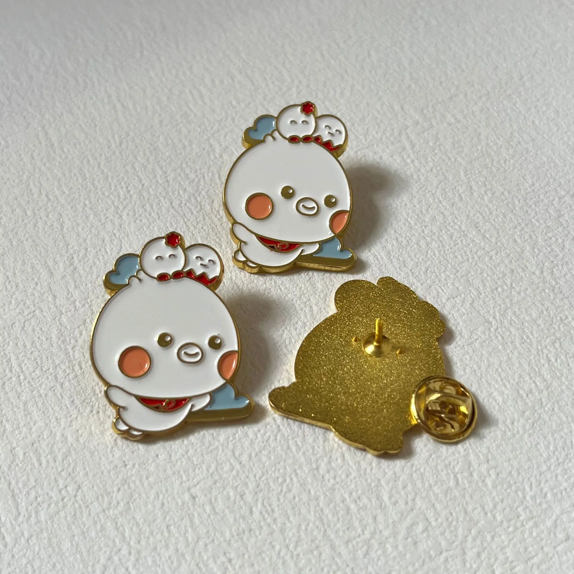 The new hot funny pins badge set wholesale custom blank zinc alloy cartoon kawaii colourful metal soft enamel pin bird with hat