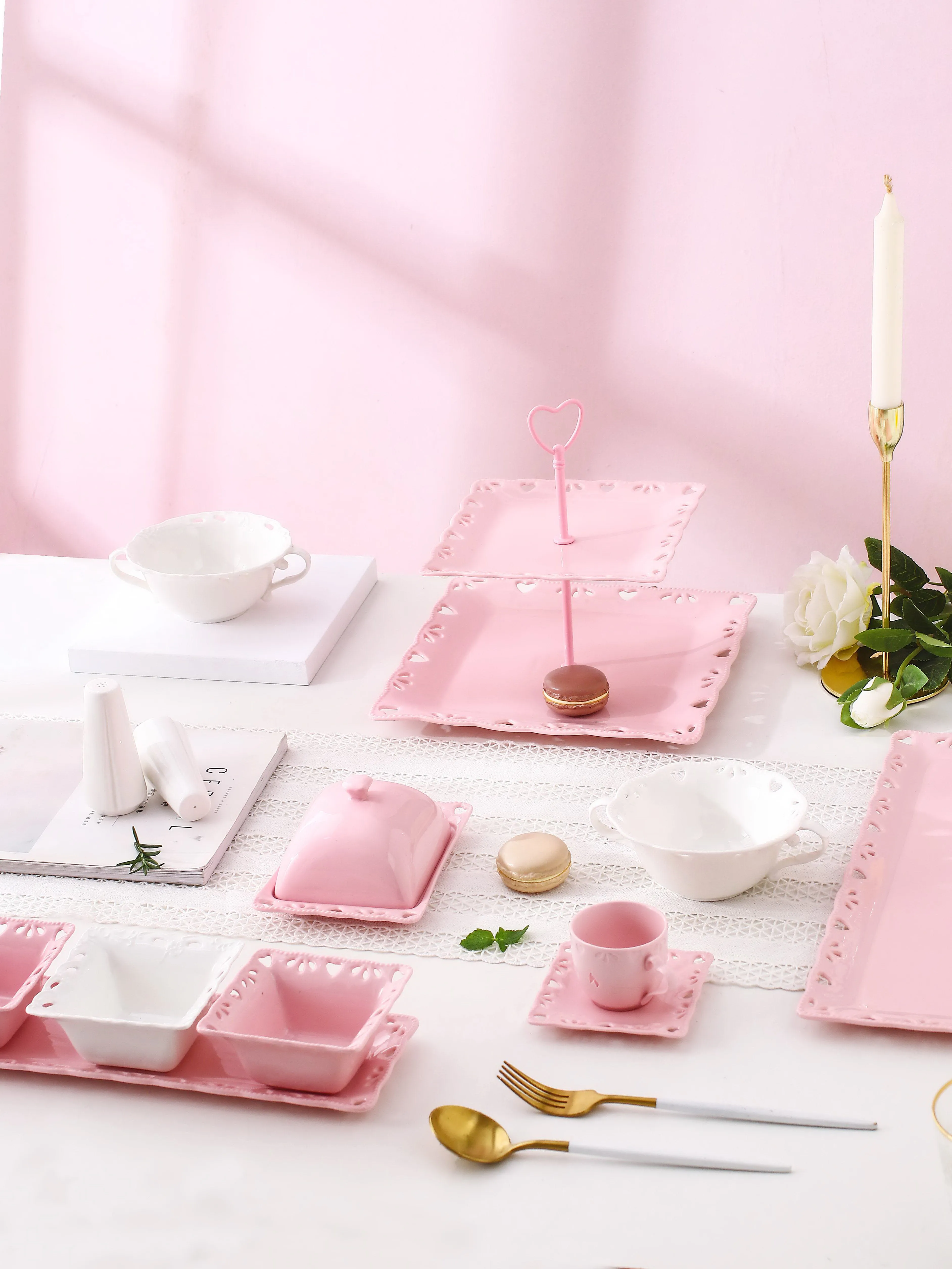 Wedding Factory Direct Classic French Hollow-out Dinner Set Square Porcelain Plates Sets Pink Ceramic Dinner Set