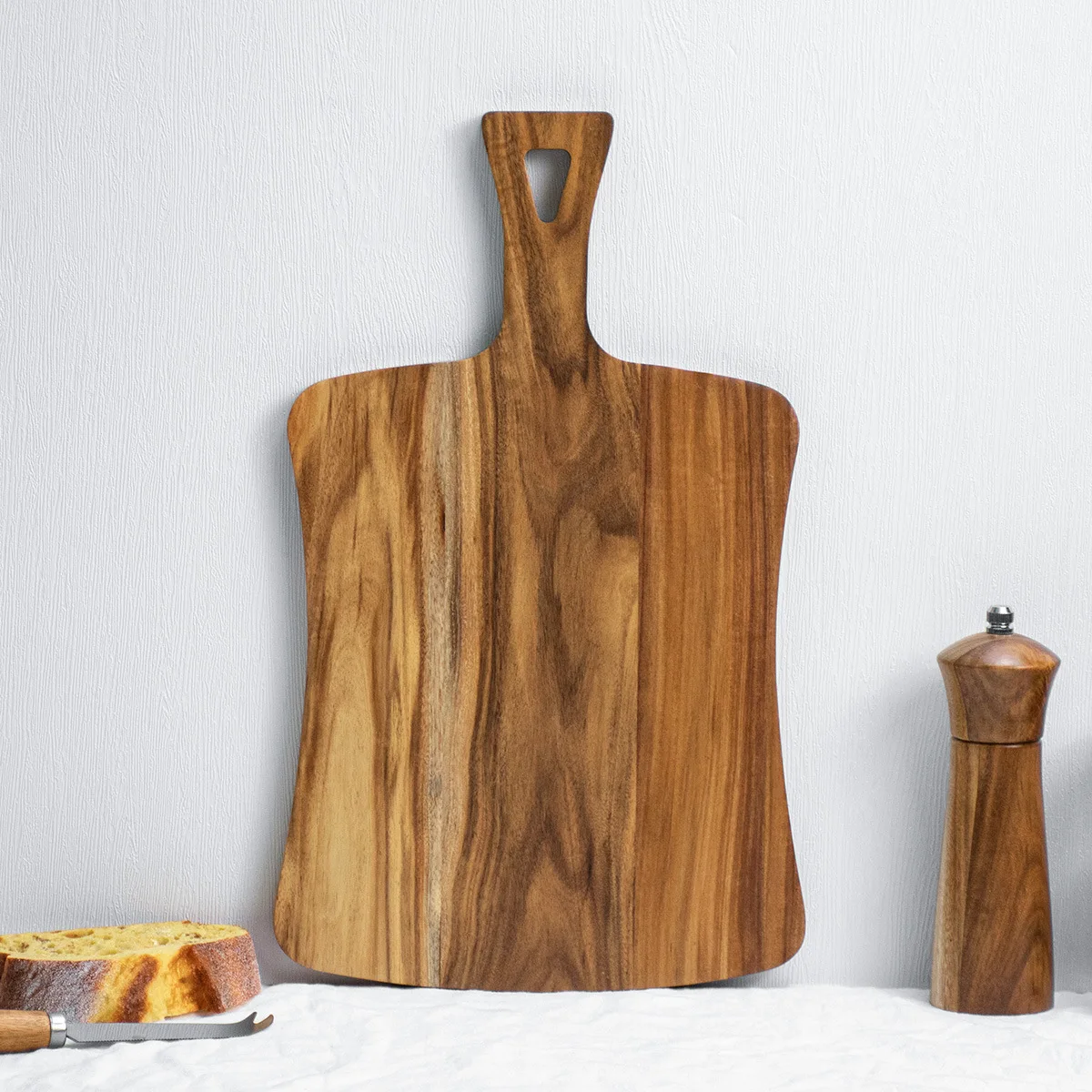 Eco Friendly Large Creative Rustic Handmade Acacia Wooden Cutting Board with Handle