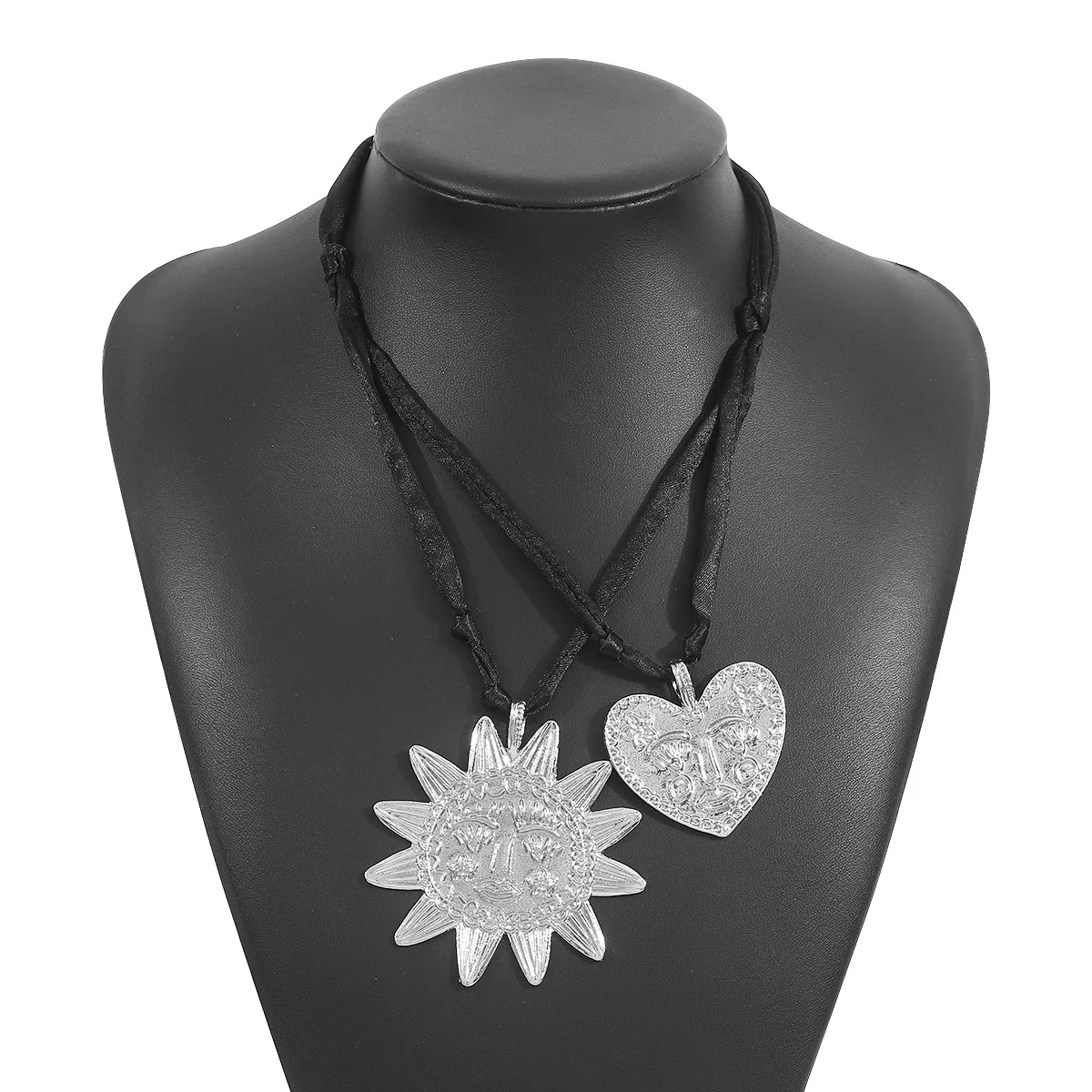 Newest Creative Fashion Vintage Long Metal Sunflower Heart Pendant Rope Chain Necklace For Women Alloy Jewellery