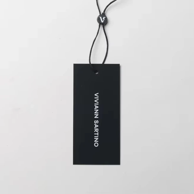 Индивидуальные логотипы, черные бирки для одежды, оптовая продажа, экологически чистые прямоугольные картонные печатные бирки на заказ