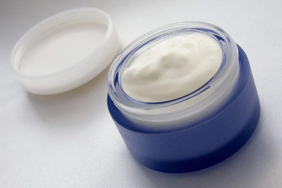 
Cosmetic Monoblock Filling Machine 