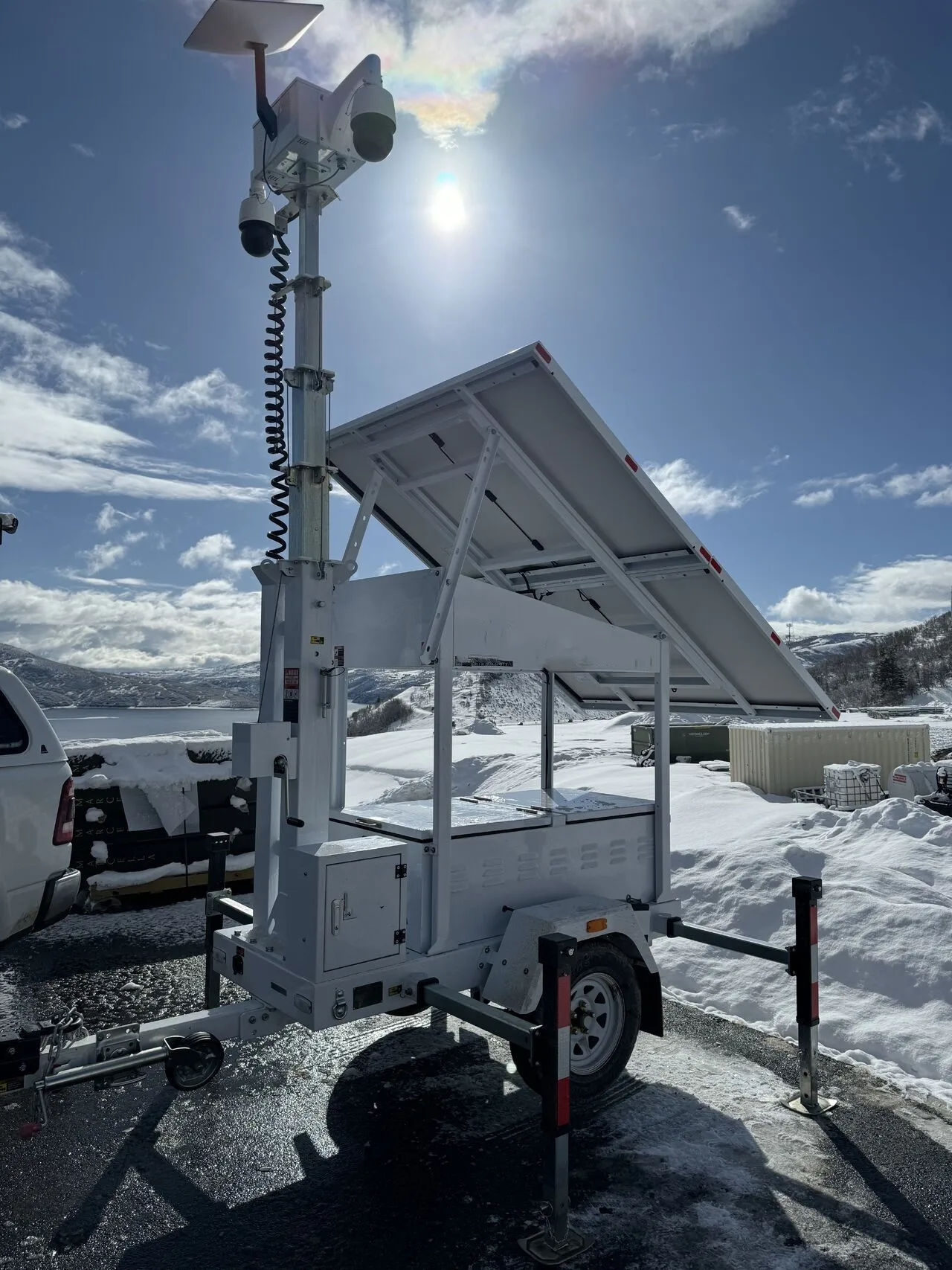 Rapid shipment Portable Full autonomy 2 Panels Mobile Solar Power Surveillance CCTV Trailer For Outdoor Security