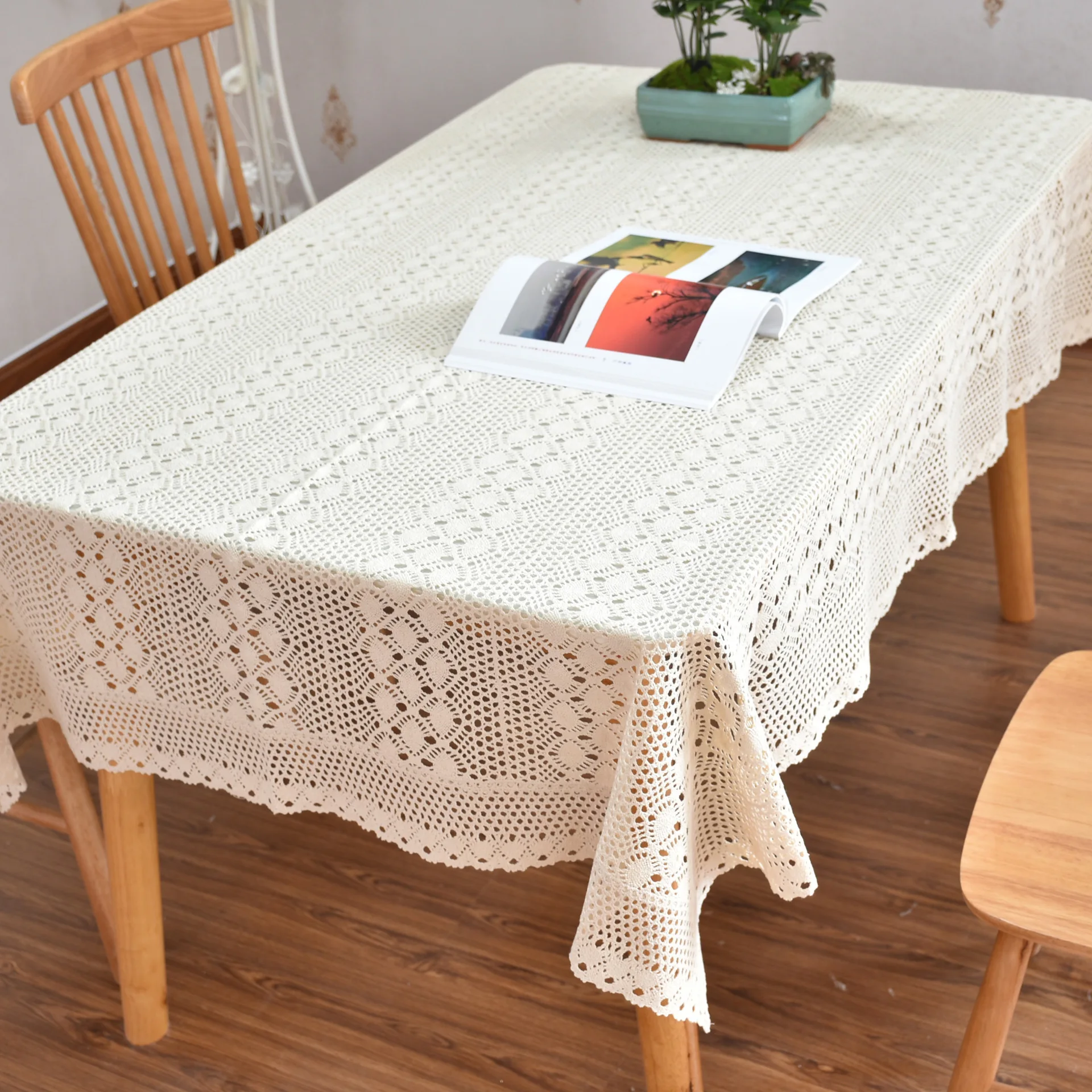 Amazon Hot Selling Handmade Hollow Lace Crochet Cotton Table Cloth for Home Dining Decorative