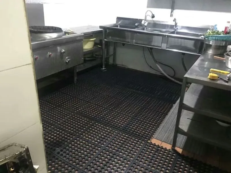 Rubber Mat Drainage Holes Cafe, Bar Wash Area Rubber interlocking Mats