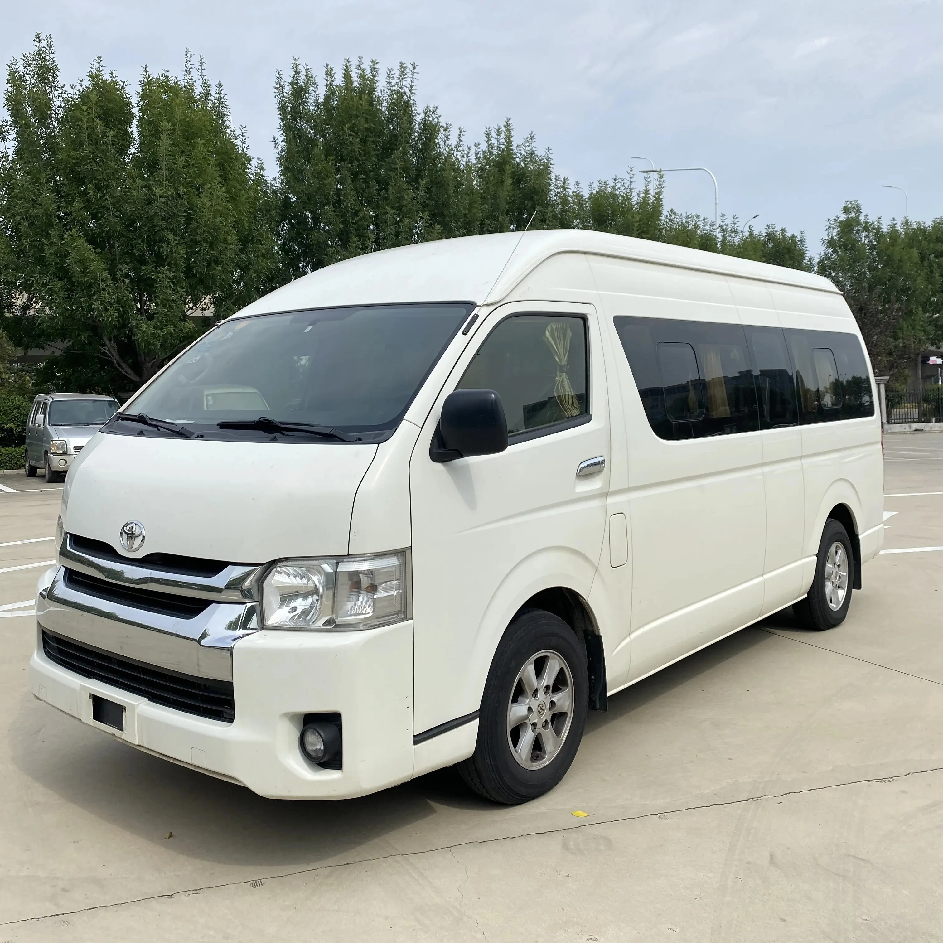good condition Toyota Hiace Mini Bus 16 seats  Diesel Engine Toyota Hiace for Sale