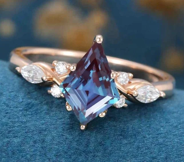 Kite Cut Lab Alexandrite Jewelry Lab Alexandrite Gemstone Ring 925 Sterling Silver Rose Gold Plating Lab Alexandrite Ring