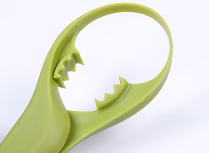 
NEW TOP 3-in-1 Avocado Tool, Multi-Purpose, Protective Cover, Metal Blade, Pit Remover and Scoop for Removing Avocado 