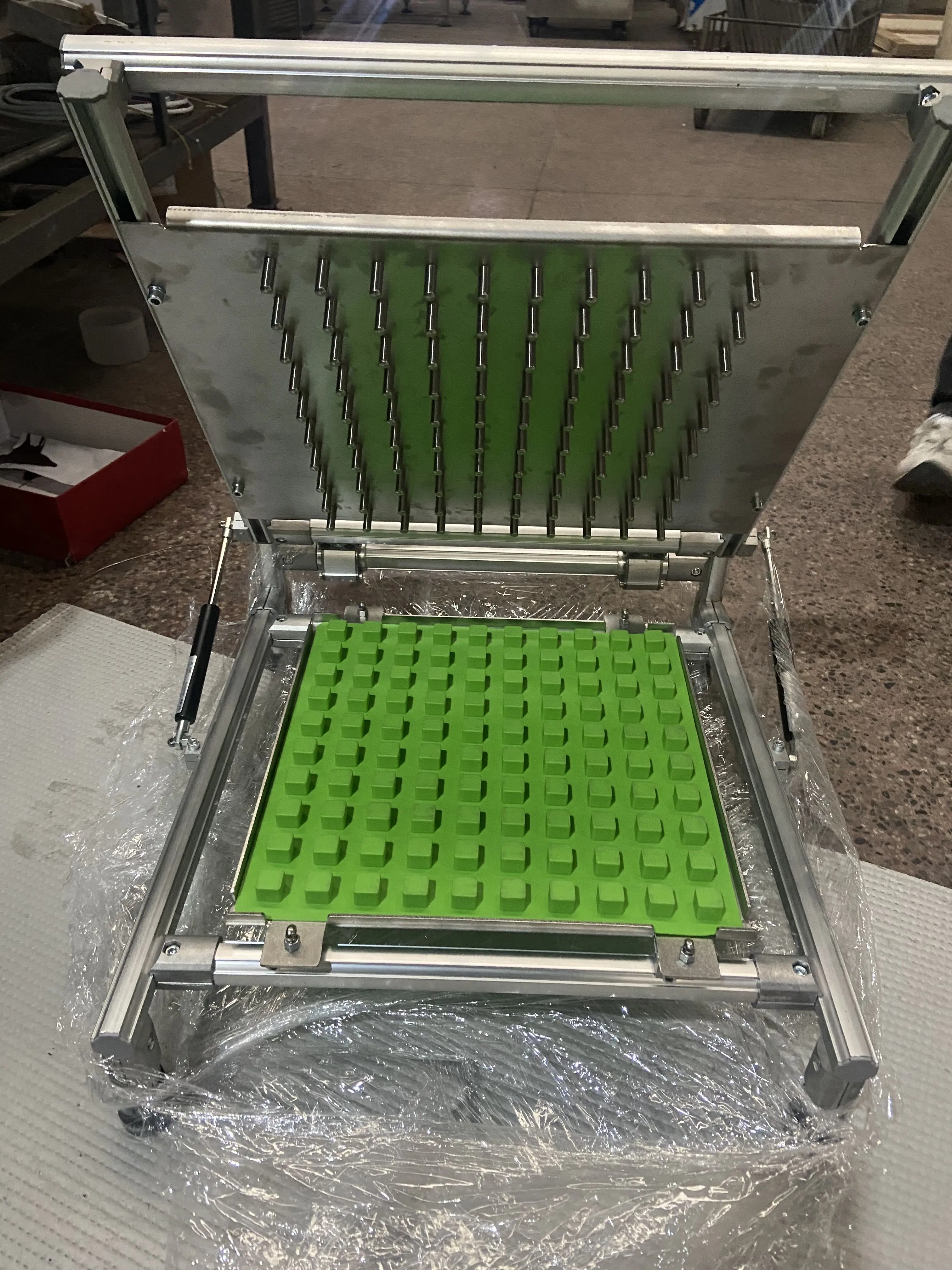 Mini chocolate  molding making machine table-top chocolate demoulder silicone demoulder