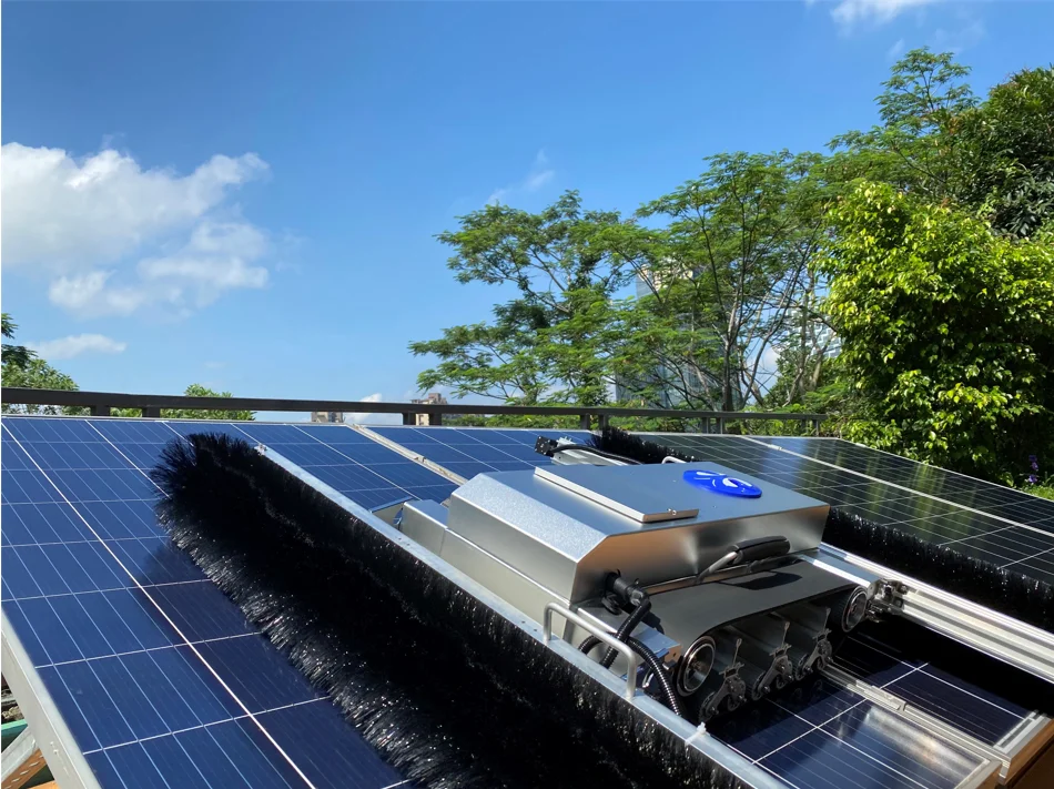 New original 25% savings in power loss automatic new energy telescopic pv cleaning robot for solar panel