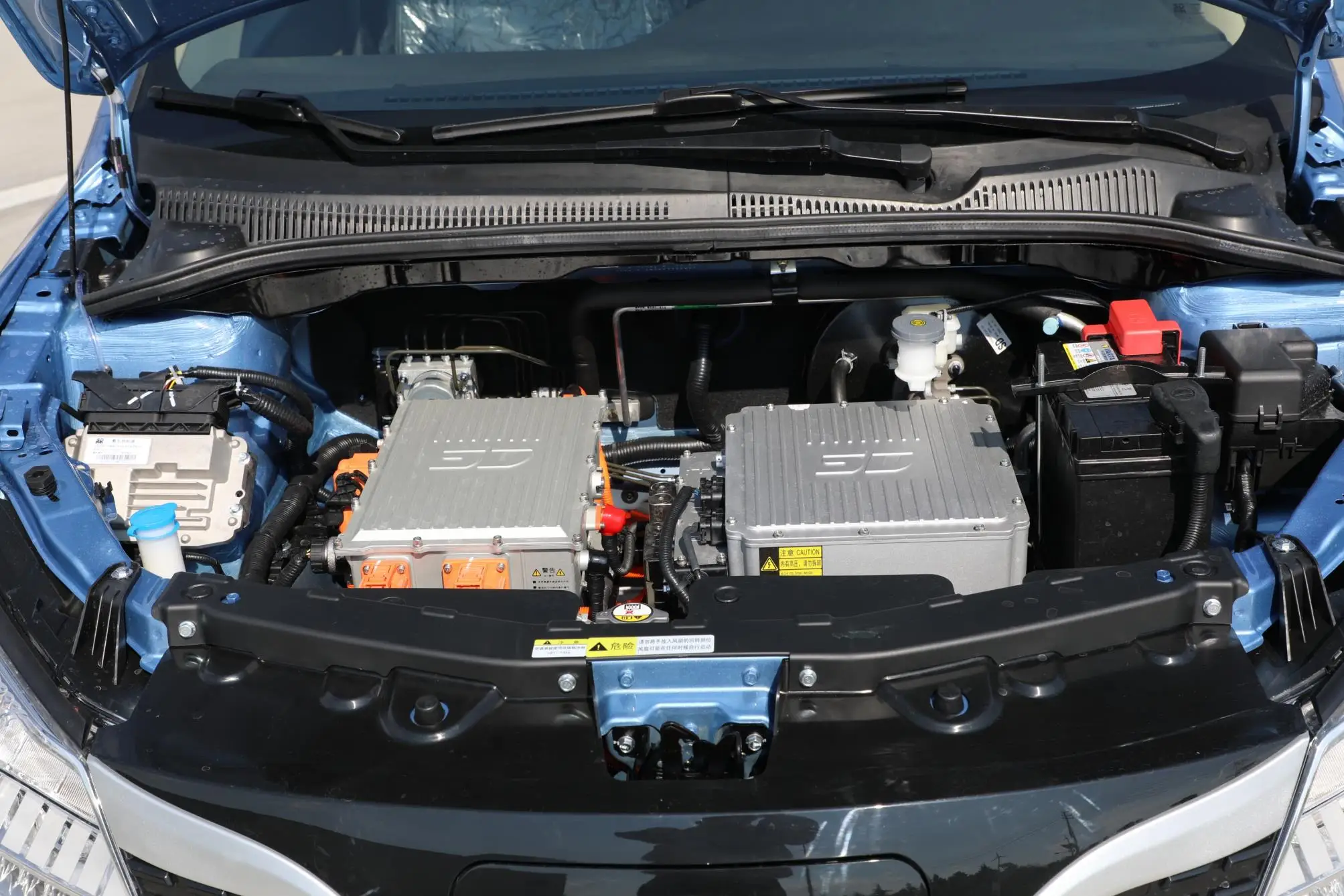 Low prices 44.5 kWh  500 km range 5 seat eec electric cars for europe