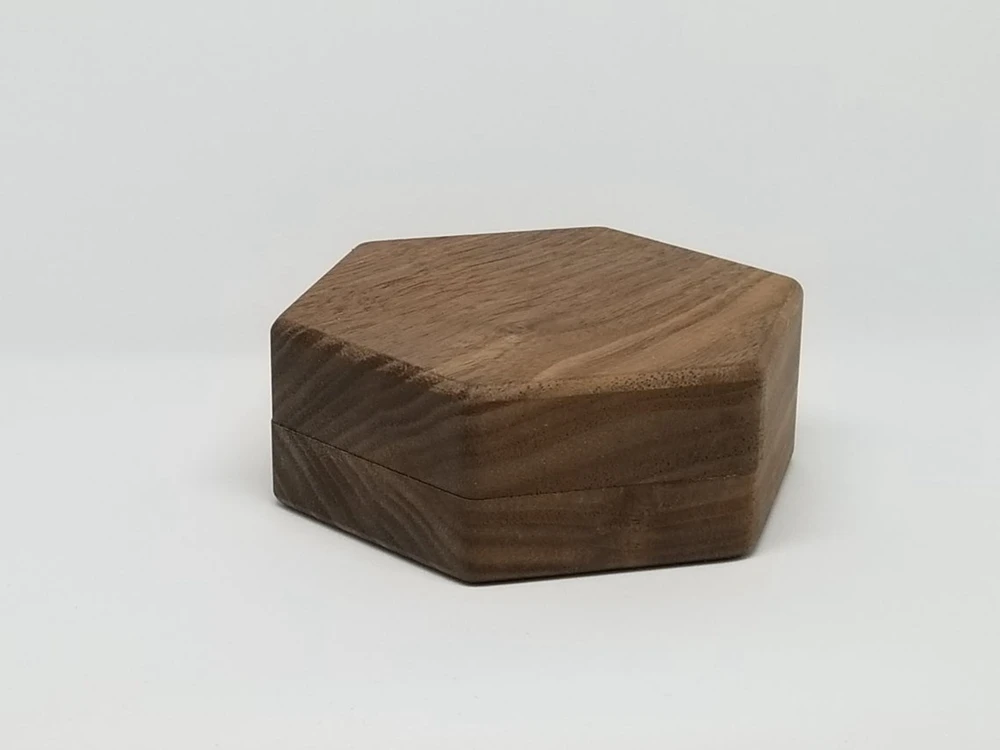 Laser Engraving Available Walnut Wood Honeycomb Hexagonal Hardwood Dice Box