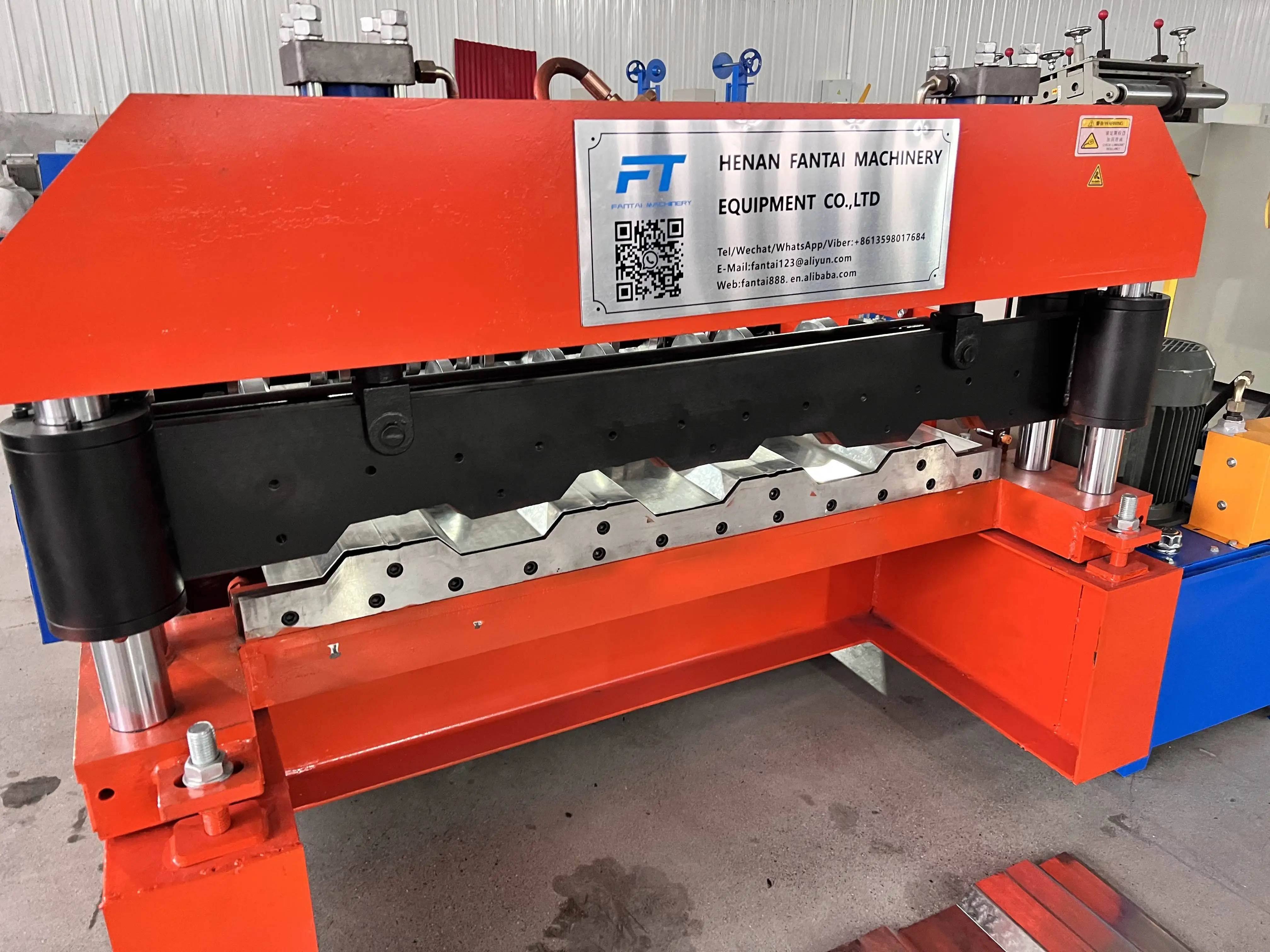 Factory car panel container truck side wall making machine carriage body panel car plate cold roll forming machine