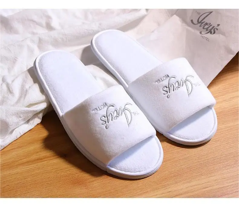 Custom luxury 5 star hotel slippers with custom logo guest room non slip cotton soft slippers