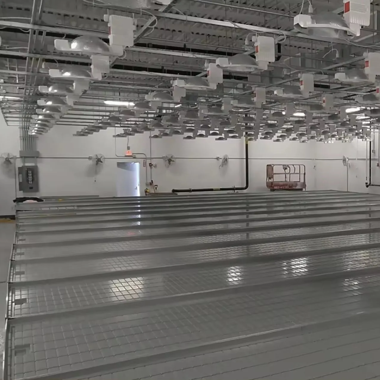 Large Hydroponics Rolling Bench Table with ABS Plastic Trays for Greenhouse Vertical Grow Tables Micro Greens Agriculture Use