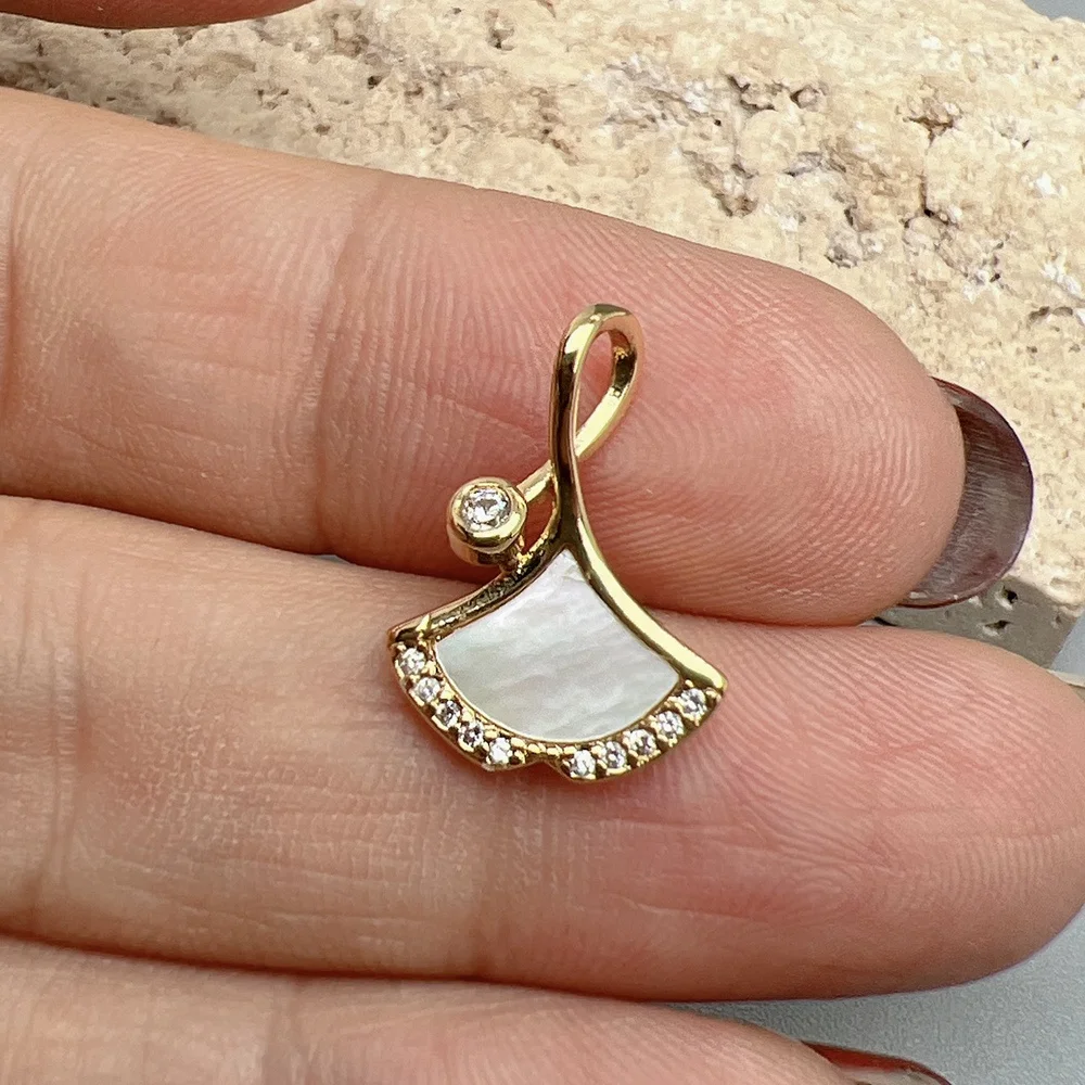 Wholesale Custom Crystal Zircon Natural MOP Mother Pearl Shell Flower Four Leaf Clover Pendants Charms For Jewelry Making