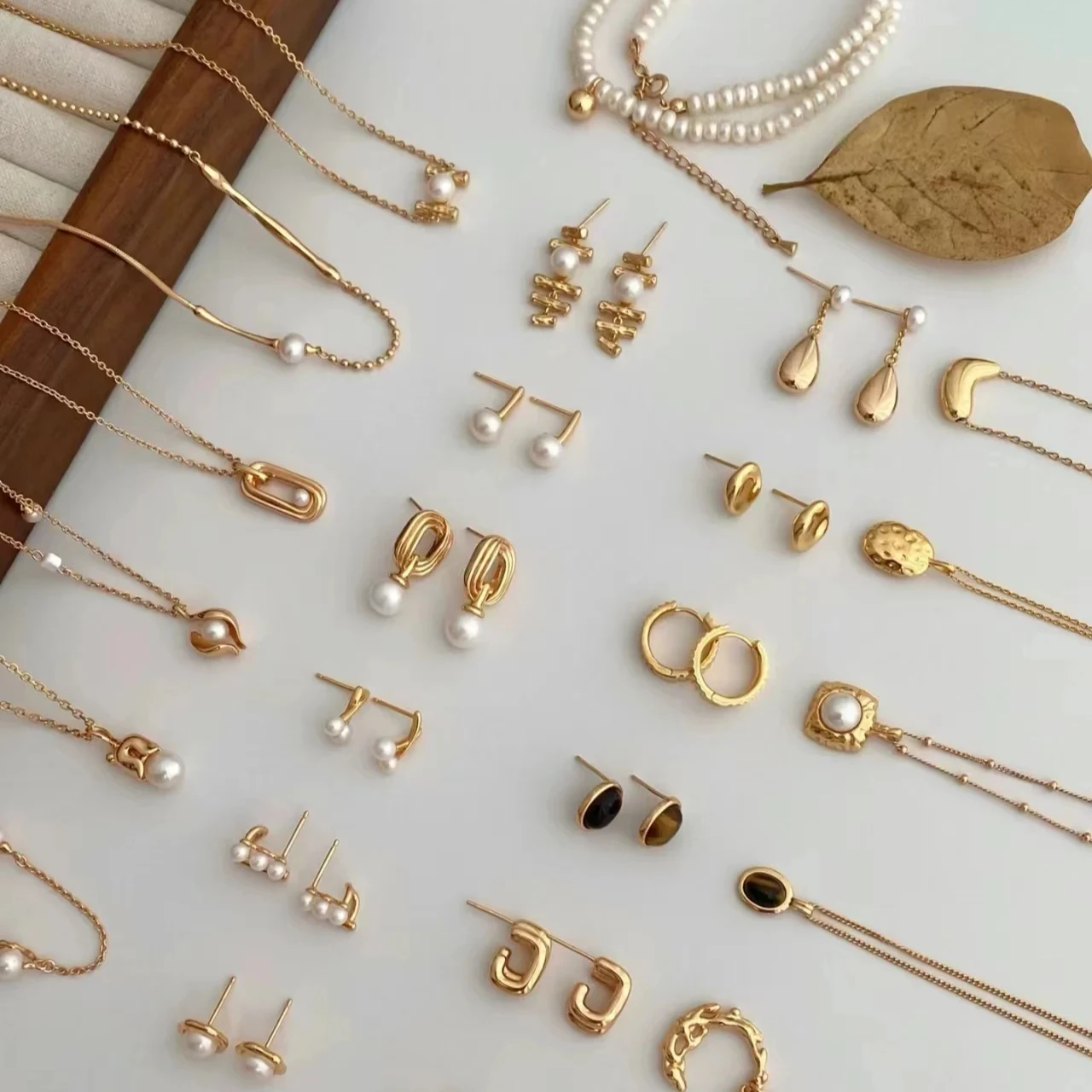 Fashion jewelry wholesale freshwater pearl necklace gold plated  for women