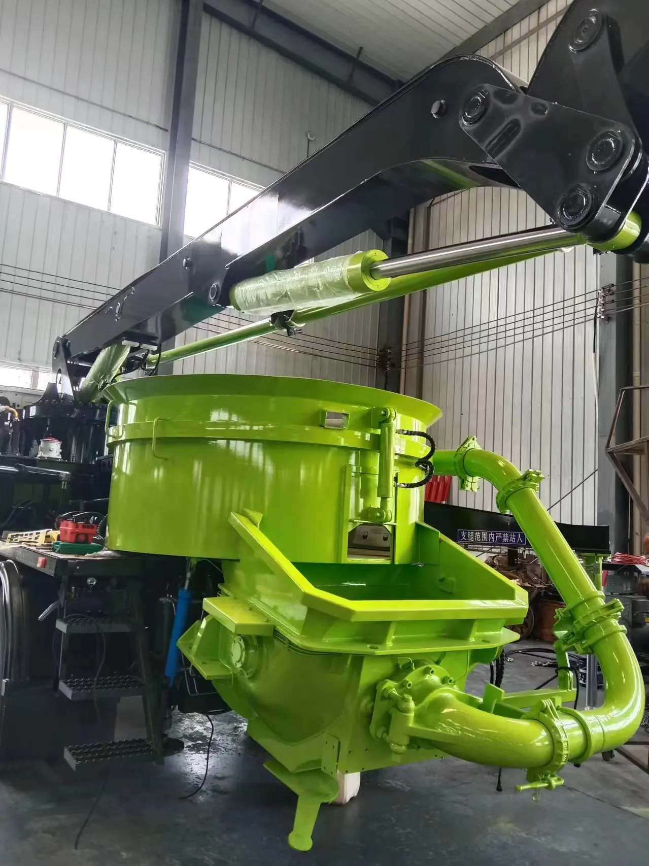 New Type  concrete mixer factory direct with round container Chinese Supplier Concrete Pump Truck mixer truck