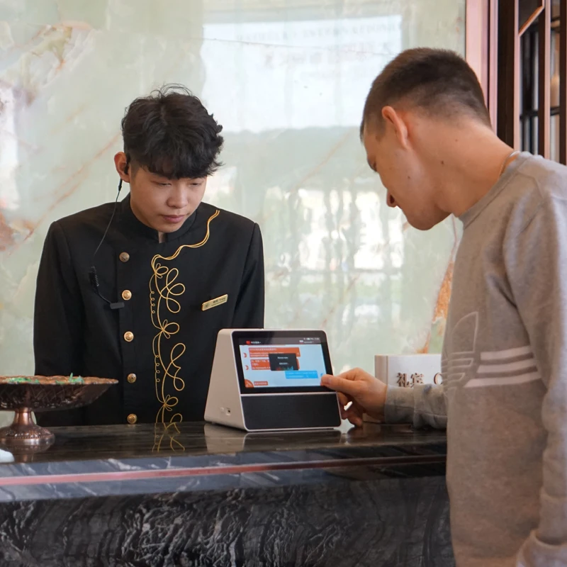 2020 New Double screen Android 9.0 Hotel reception voice translator OEM/ODM