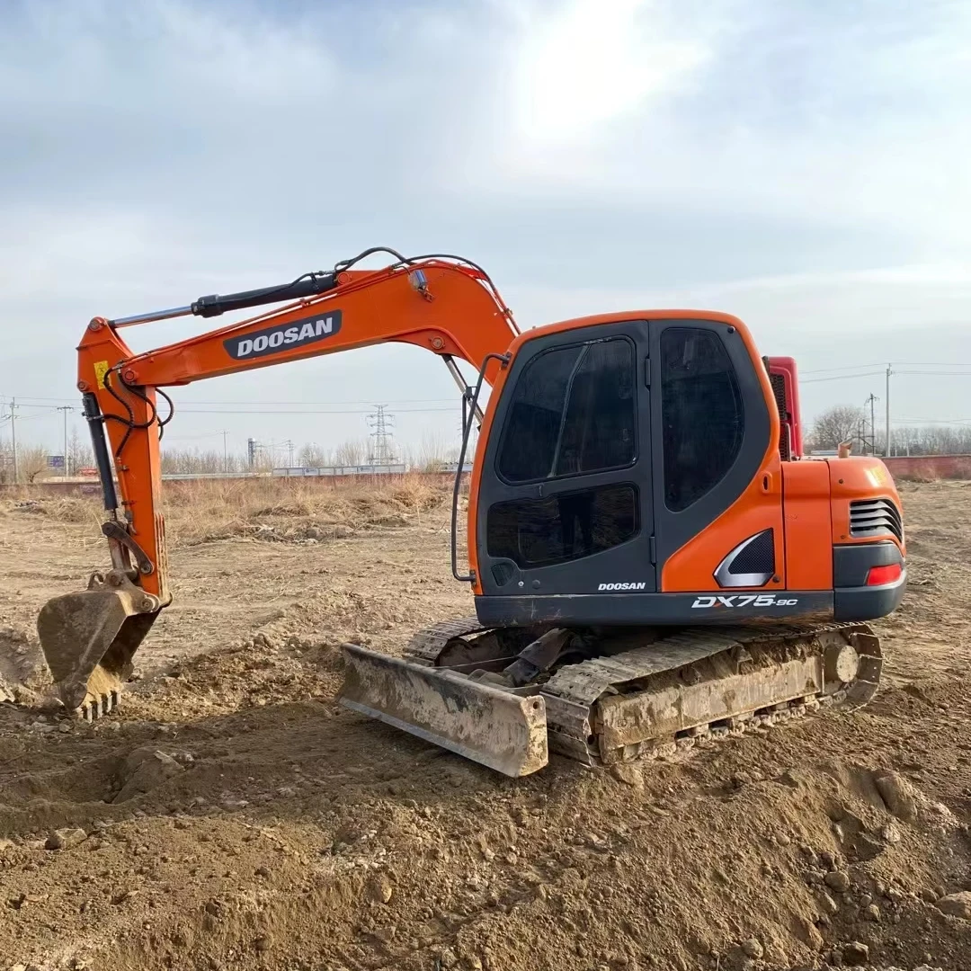 Doosan DX75-9C мини-экскаватор используется с Yanmar 8-тонная коробка передач и 6-тонная Шестерня PLC короткое рабочее время оригинальный двигатель насоса распродажа