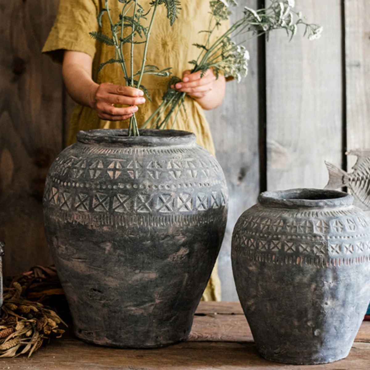 Wholesale home livingroom decoration rustic terracotta flower vases embossed black ceramic vase for decor