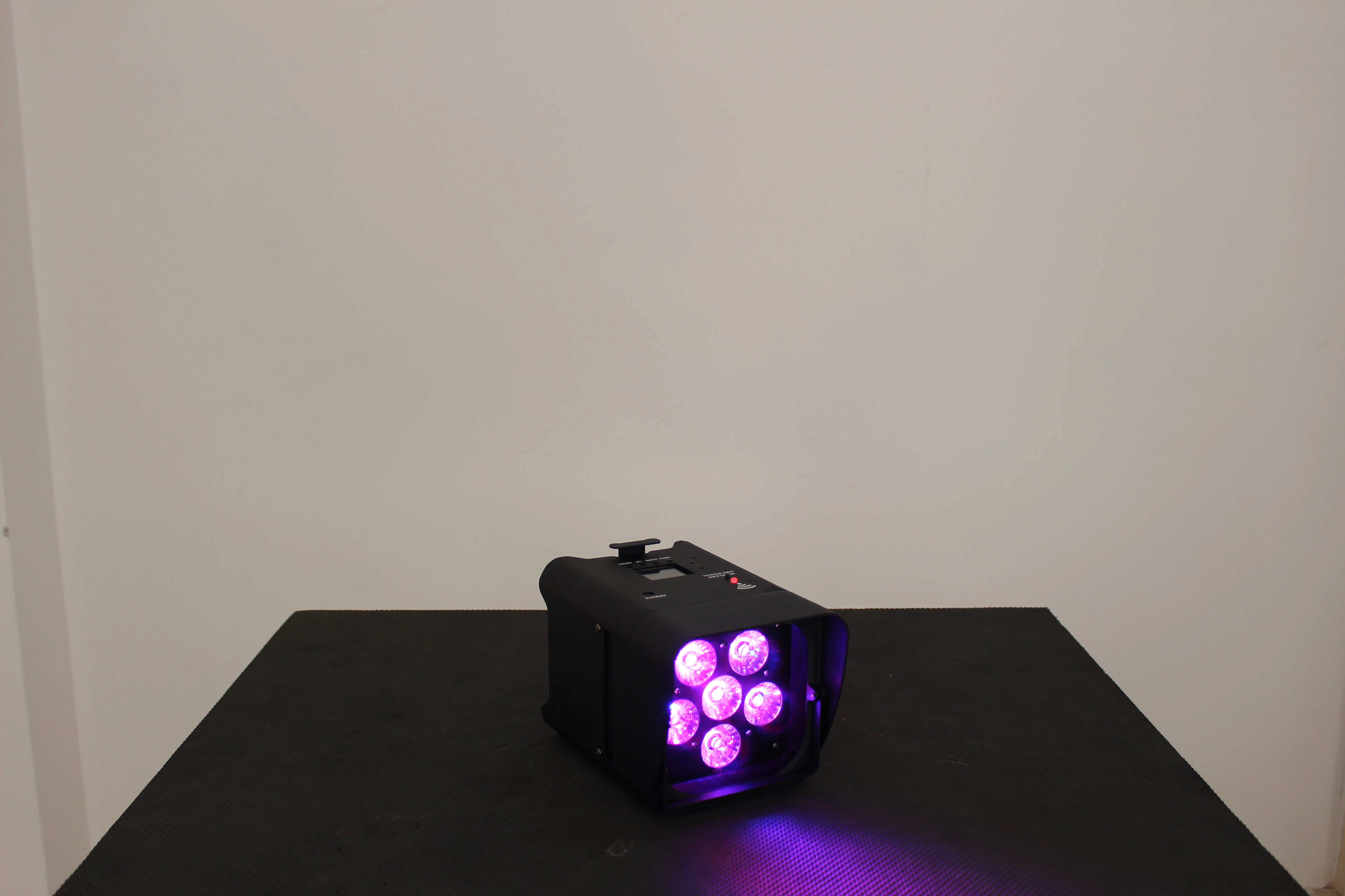 China Wholesale UV 6in1 Waterproof Battery Powered Wireless Remote Control & Wifi Led Flat Par Light