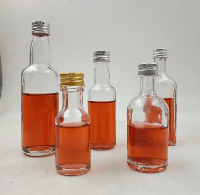 Stocks Empty transparent Mini liquor spirit glass bottle 50ml with aluminum cover