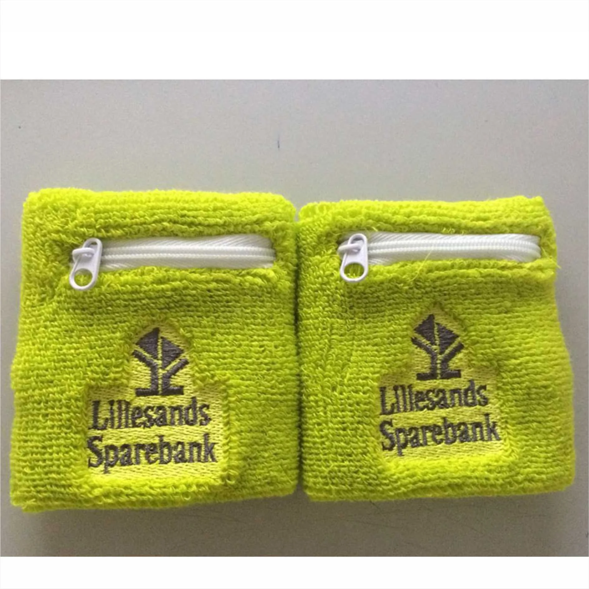 Popular Gifts Outdoor Football Basketball Sports Key Wallet Zipper Pocket Custom Logo Terry Towel Sweatband