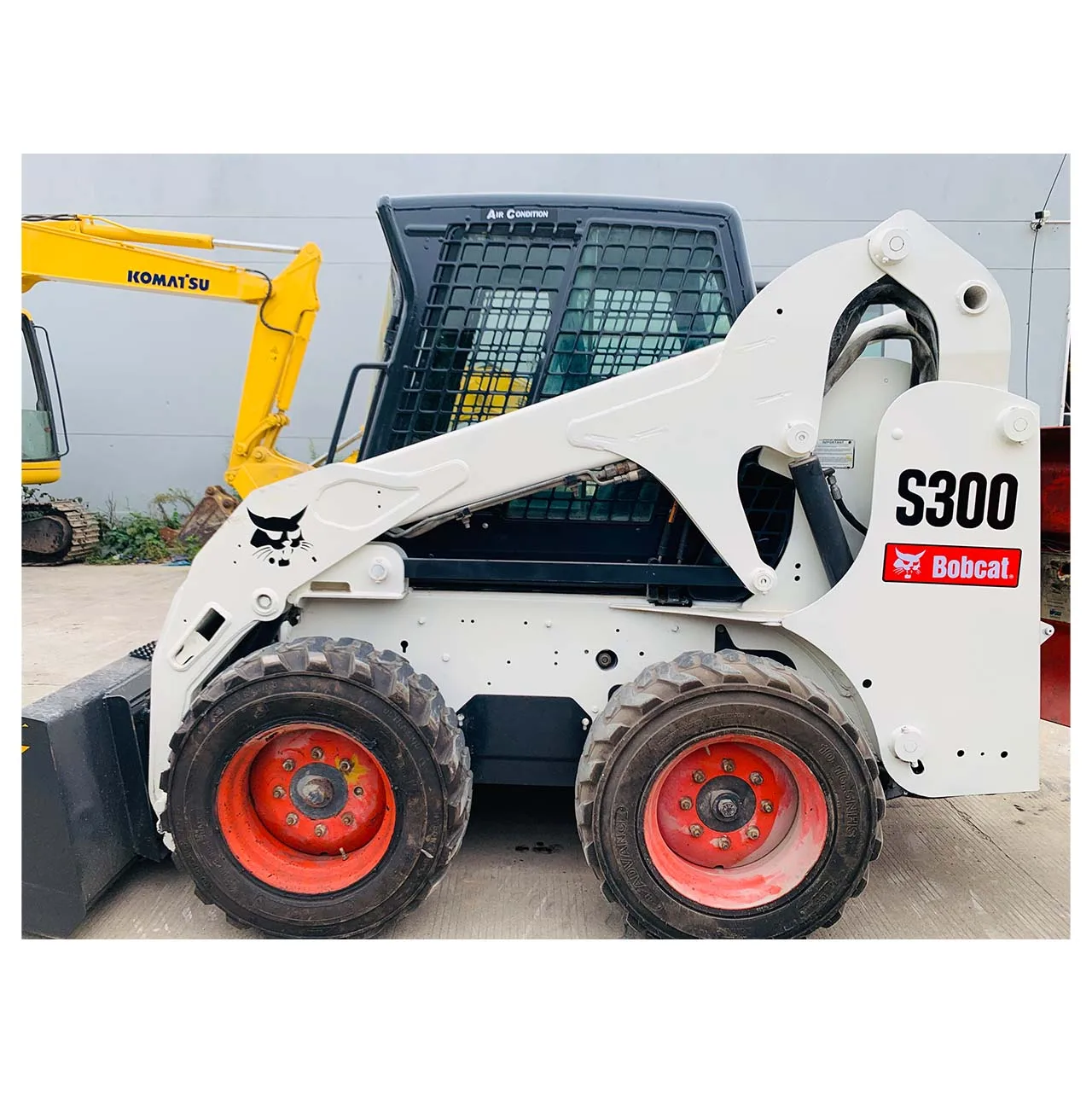 Used Bobcat S300 mini loader 3 tons bob cat machine minicargador bobcat skid steer loader