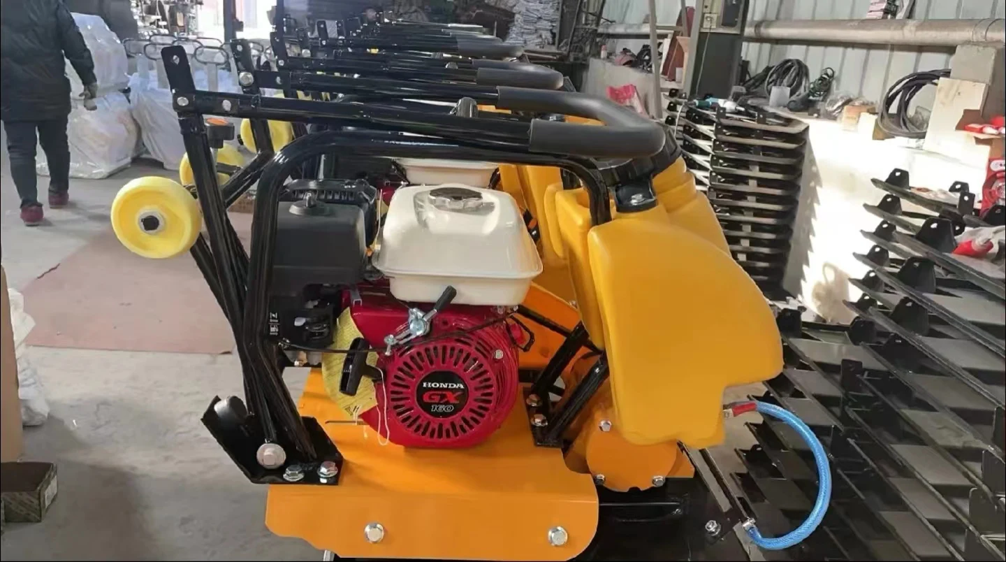 C90 5.5 HP Honda Engine Forward Plate Compactor Walk Behind Vibratory Soil Plate Compactor