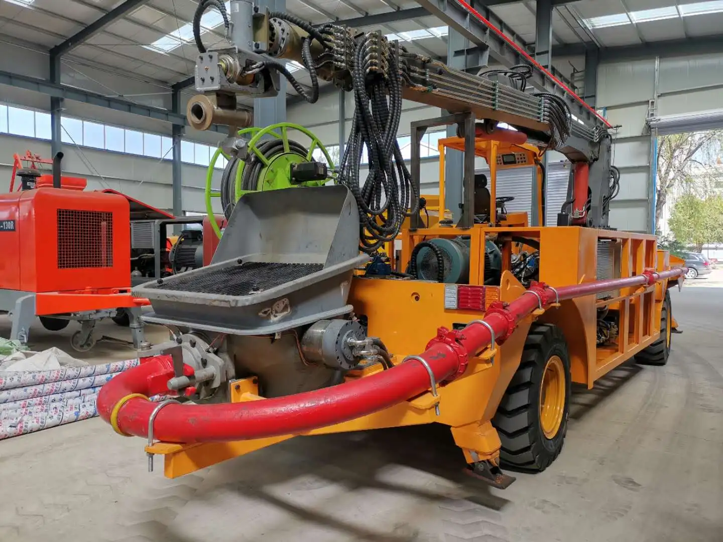 Tunnel construction usage MINLE brand 30 Cubic Meters Shotcrete Robotic wet concrete spray shotcrete machine for sale