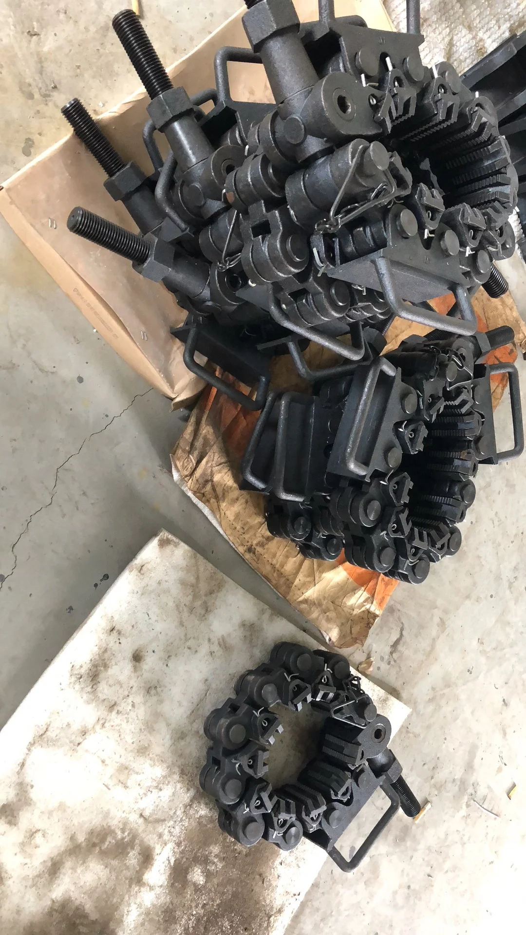 WA type handling flush joint pipe and drill collar safety clamp