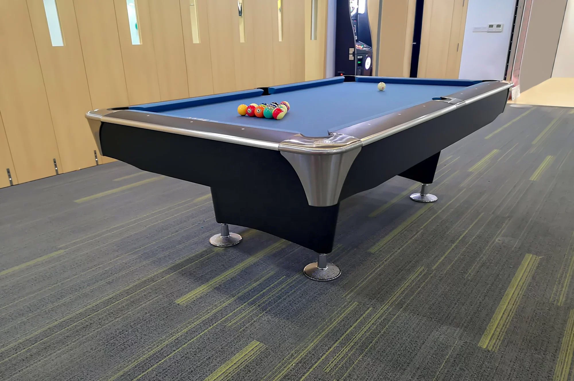 Solid Wood Cushion American 9-Ball Pool Table 9FT Billiard Table For Sport