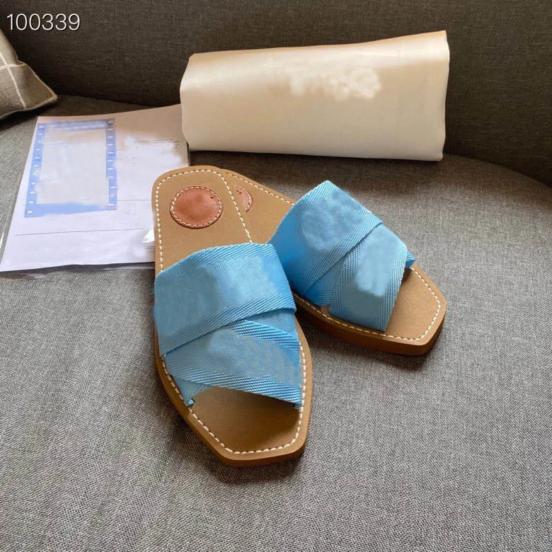 2022 New Crystal Jelly Sandals Multi Color Diamond Flat Women Slipper Clear Slip on Shoes for Lady Beach Jelly Slides Slippers