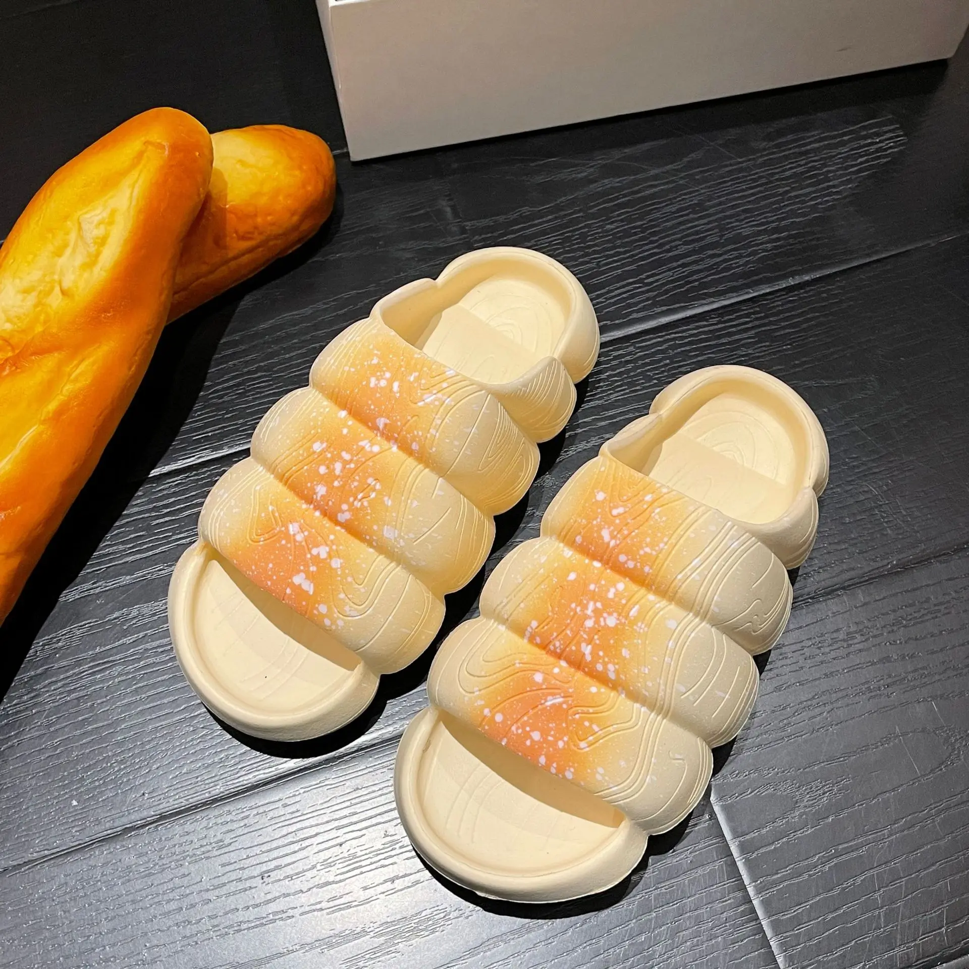 Wholesale anti slip bread slides slippers 2022 women men home flat sandals unisex cut slippers