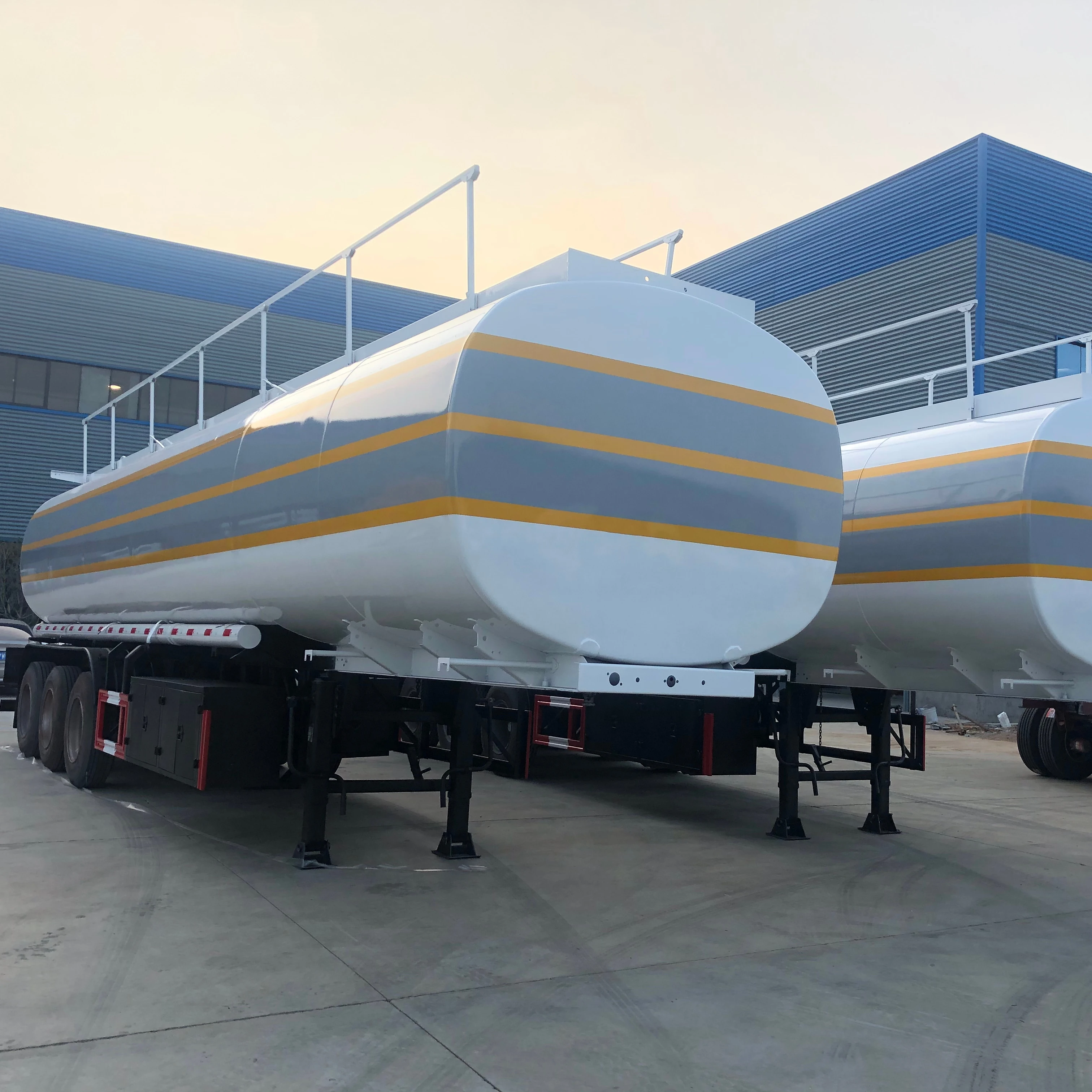SINOTRUK 3 оси #90 King Pin 50000 литров топливный бак полуприцеп грузовик с низким расходом