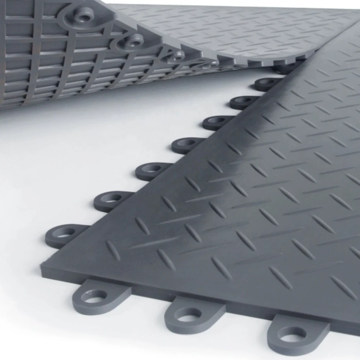 Modular PVC heavy duty plastic floor tile for car workshop garage interlocking flooring industrial 6mm floor tile