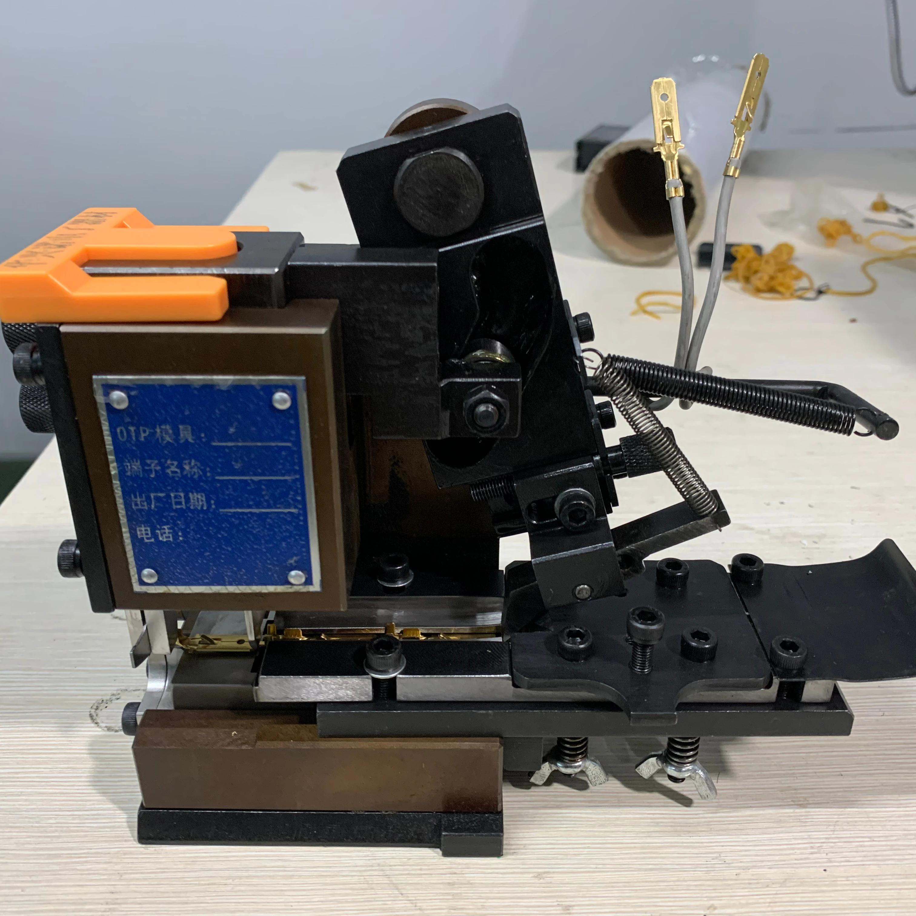 Semi-automatic Mute terminal machine crimping die blades copper core wire conductor crimping applicator OTP mould