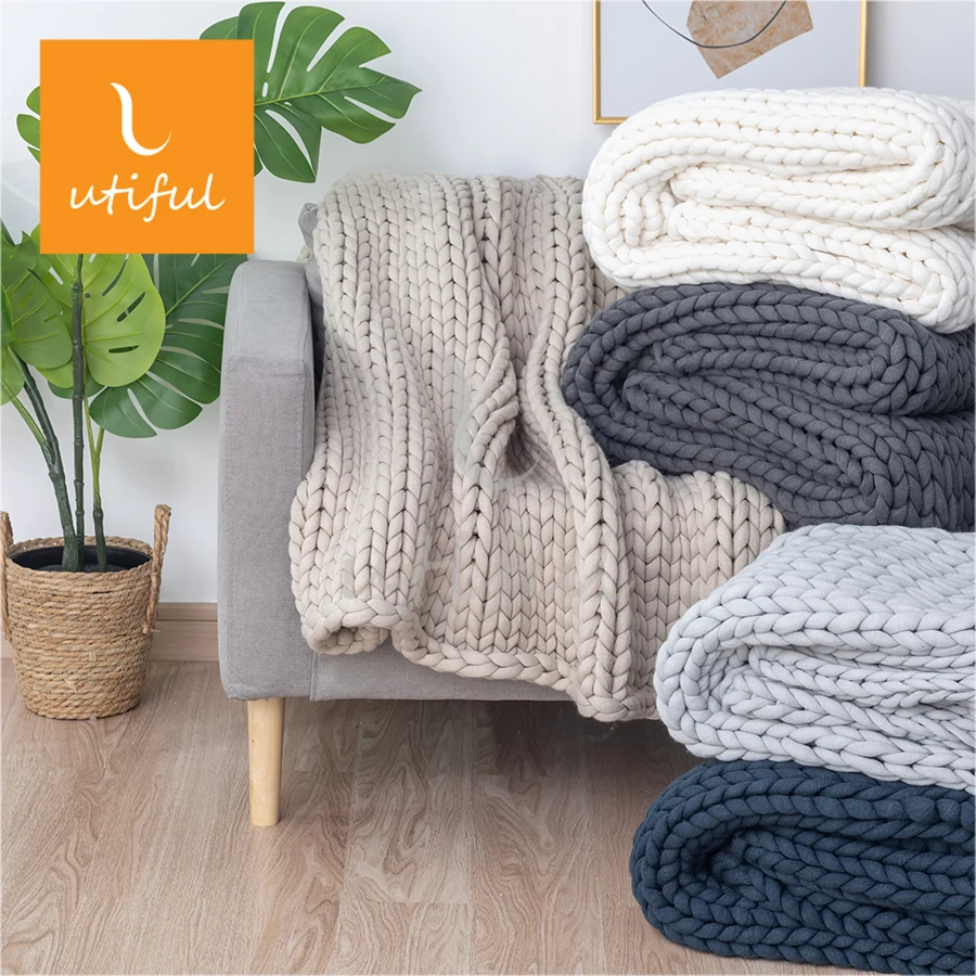 Heavy chunky acrylic knit blanket with poly filling blanket for home decoration