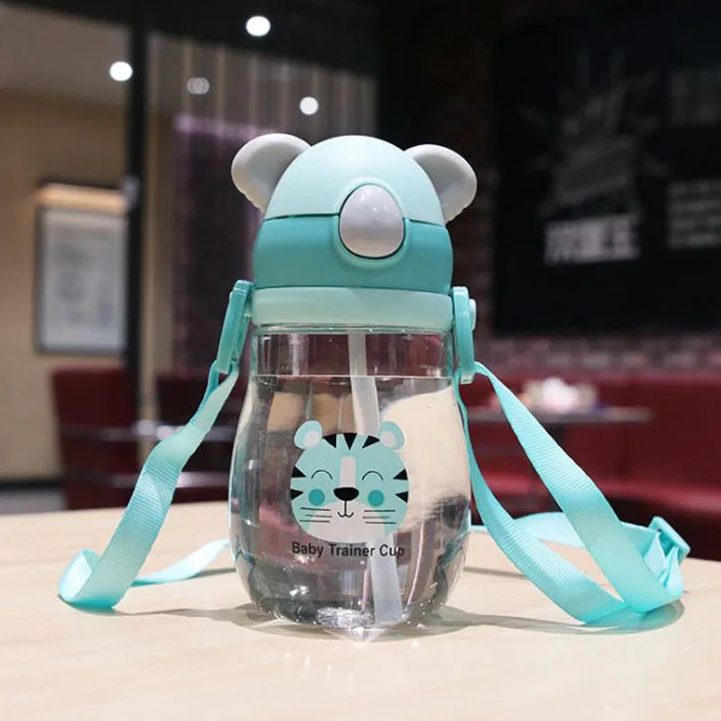 
2020 New Arrival Baby Plastic Water Bottle Cartoon Pattern Kids School Drinking Water Cup with Straw and Rope 16OZ 