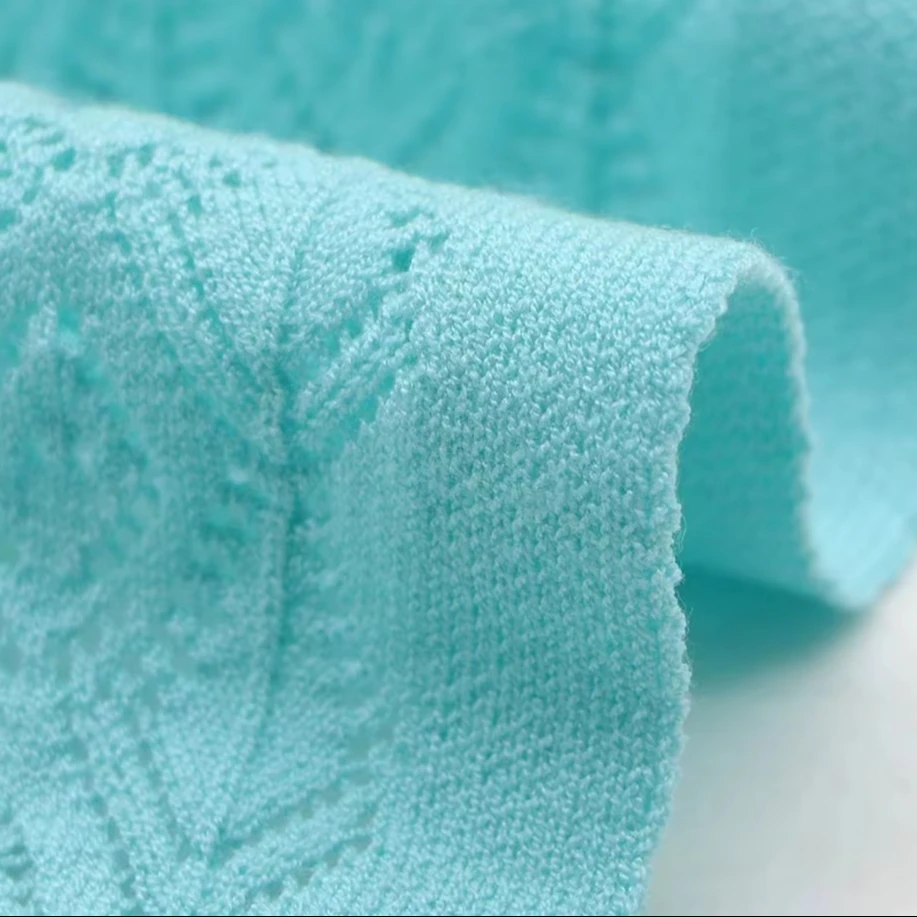 Blended yarn 70% Tencel 30% polyester spring and summer yarn is suitable for knitted sweaters