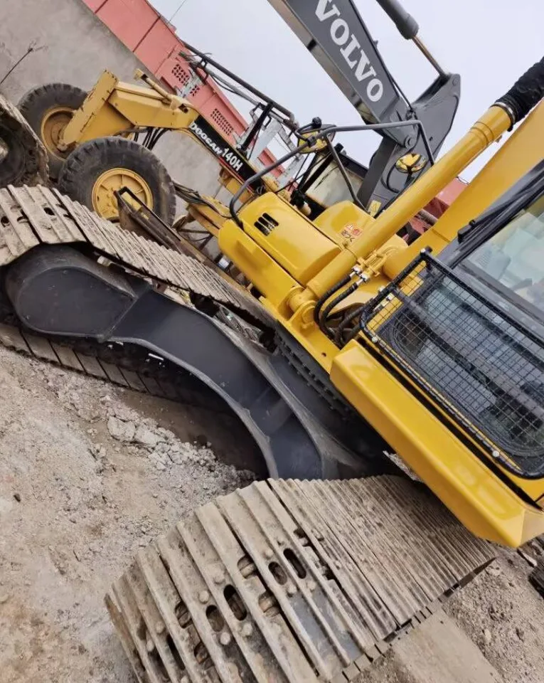 Подержанный PC200-8 Komatsu оптовая продажа Землеройная техника гусеничный экскаватор цена