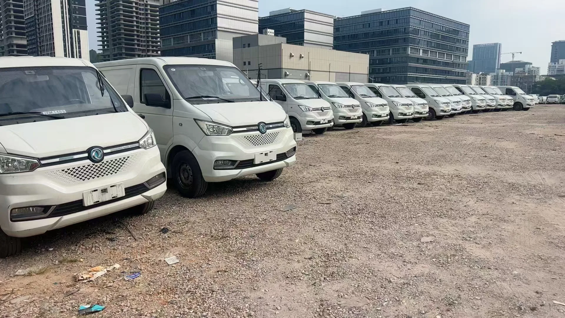 Dongfeng All-Electric Mini Truck Series EM27 EM26 Hot-Selling VAN Rear Camera Left Steering New Condition Favorable Discount