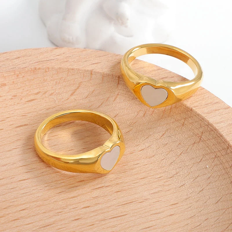 MICCI 18K Gold Stainless Steel Small Heart Love Ring Female Student Ladies Wear Black Resin Shell Tiny Heart Rings for Women