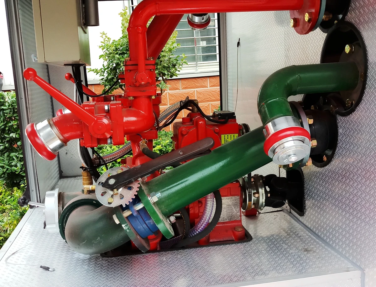 ISU-ZU Giga 16-ton water fire fighting truck