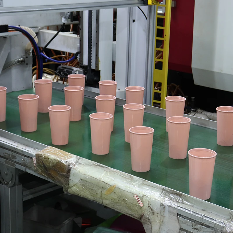 Wholesale  bulk cheap christmas coffee cup reusable sublimationcoffee mug plastic travel coffee cups with lids